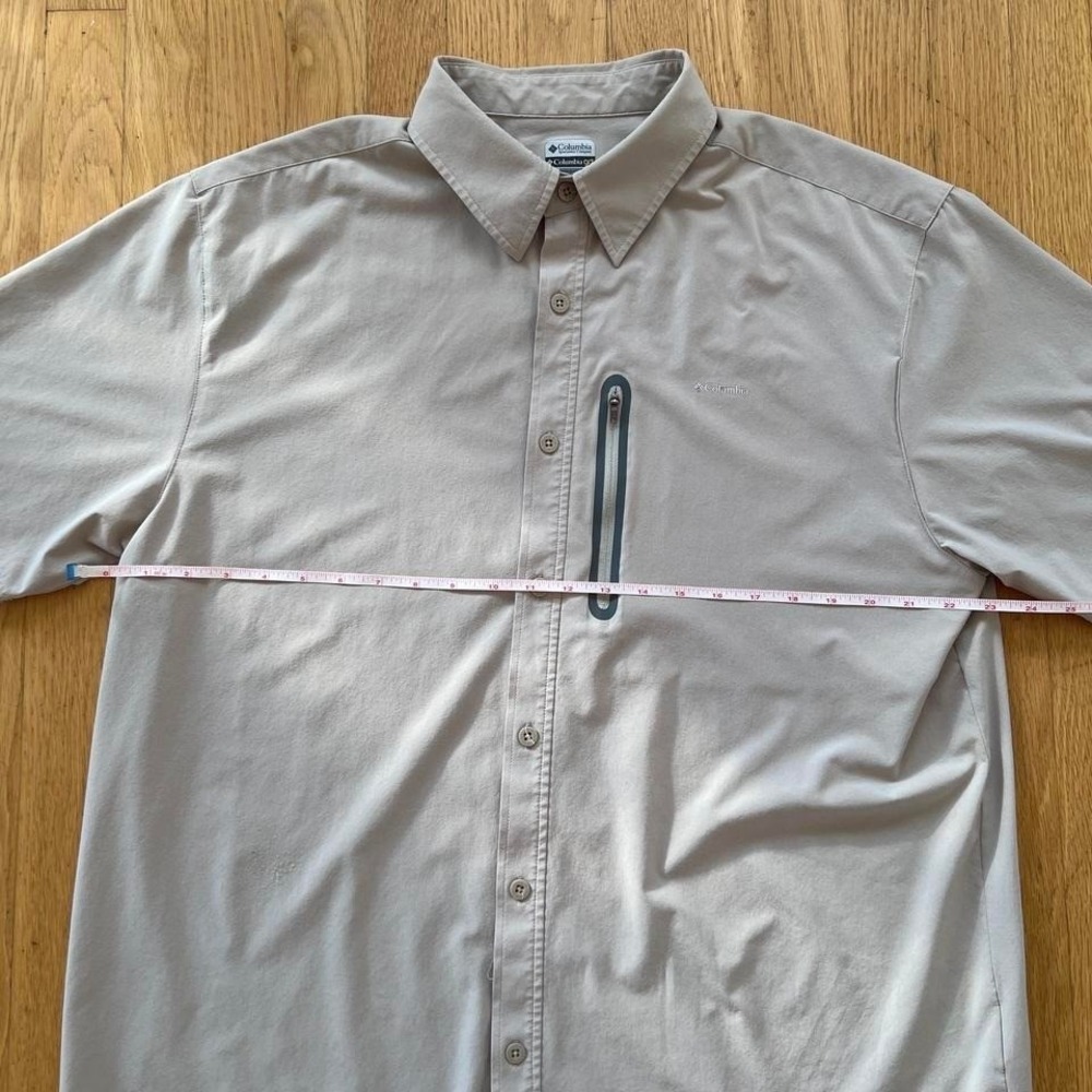 Columbia Lightweight Beige Button-Up Shirt - Picture 4 of 8